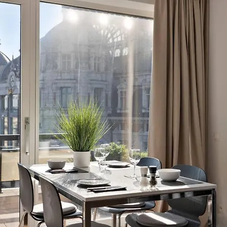 Penthouse, Rooftop Terrace, Free Netflix, Wifi And Airco Appartamento