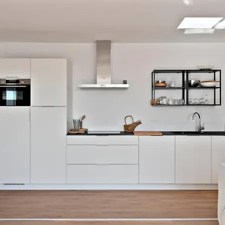 Appartamento Penthouse, Rooftop Terrace, Free Netflix, Wifi And Airco *