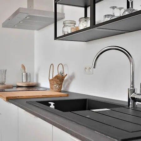 Penthouse, Rooftop Terrace, Free Netflix, Wifi And Airco * Anversa